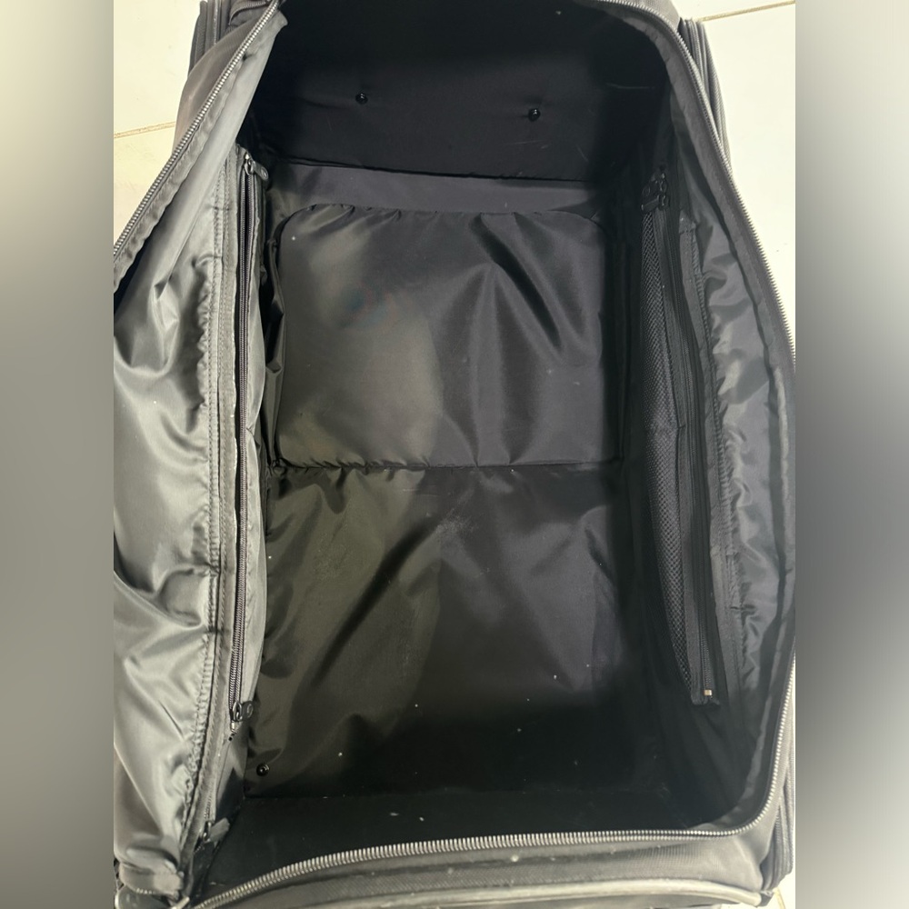 Briggs and Riley Check on Large Duffel Suitcase - Picture 10 of 11